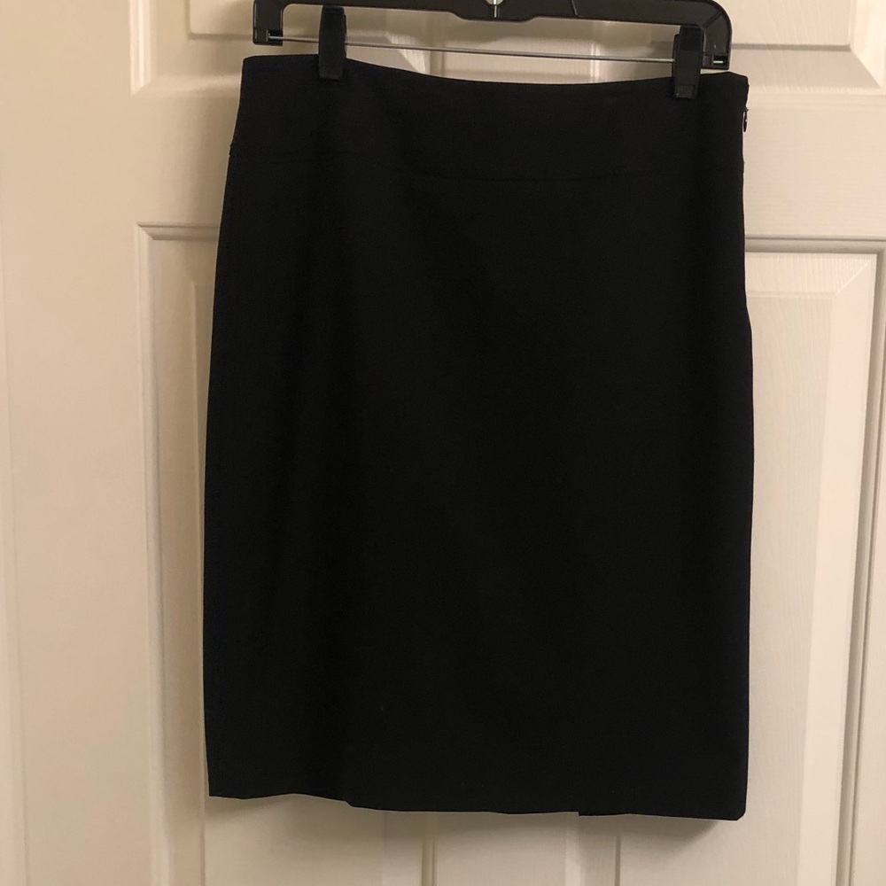Tahari black skirt, size 6